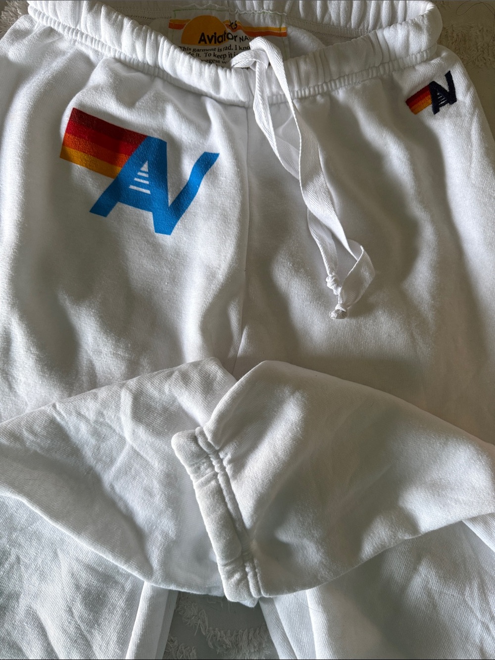 ☀️NEVER WORN Aviator Nation White Sweatpants with Rainbow Stripe & Blue AV Logo - Picture 4 of 6